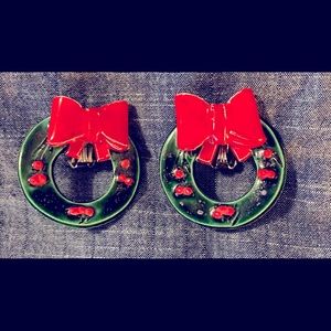 Vintage Holiday Wreath Clip Earrings